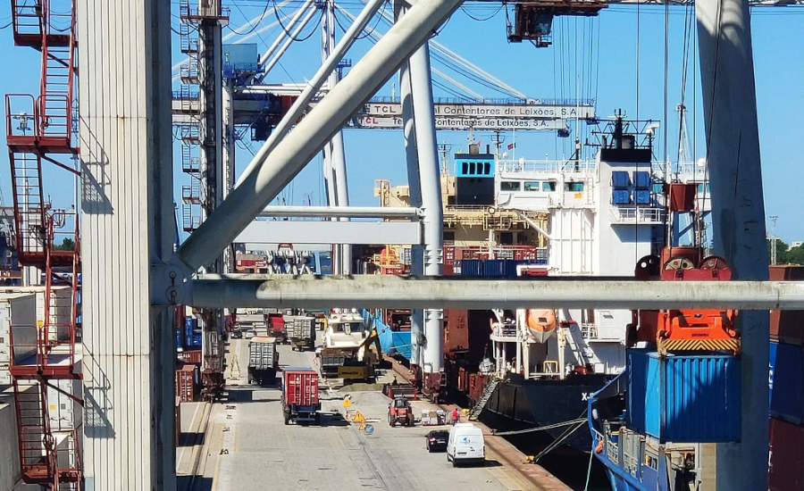 É urgente suspender a greve nos portos