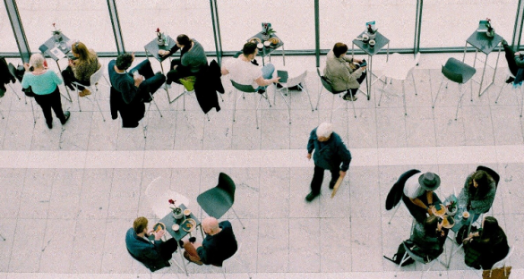 Colaboração em rede em conversa ao pequeno-almoço