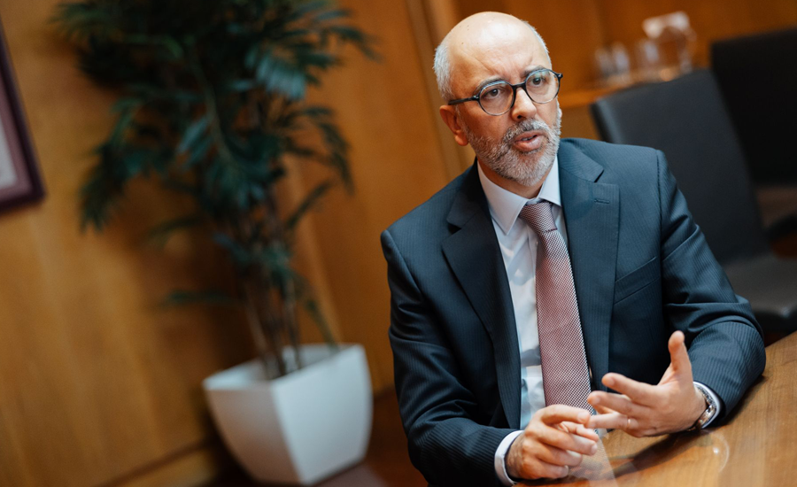 Economia. Centralismo limita crescimento do país