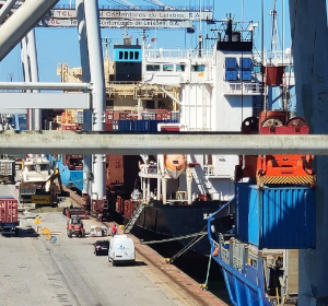 É urgente suspender a greve nos portos