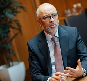 Economia. Centralismo limita crescimento do país