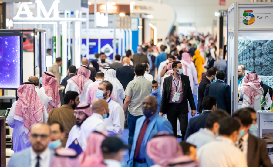 À procura de negócios em Riade