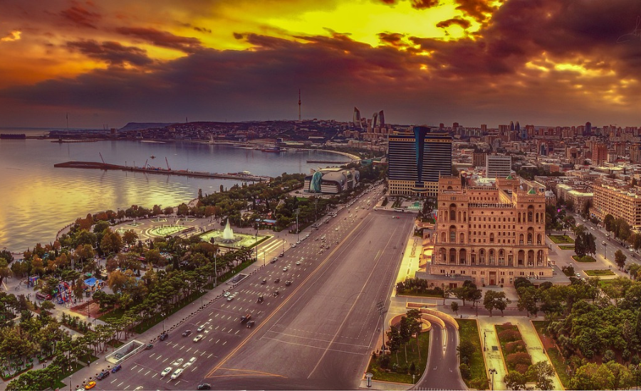 Em busca de negócios no Azerbaijão